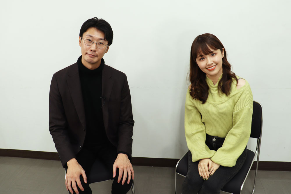 催眠術師の川崎智弘先生とモデルの古野みうさん-催眠術体験モデル図鑑