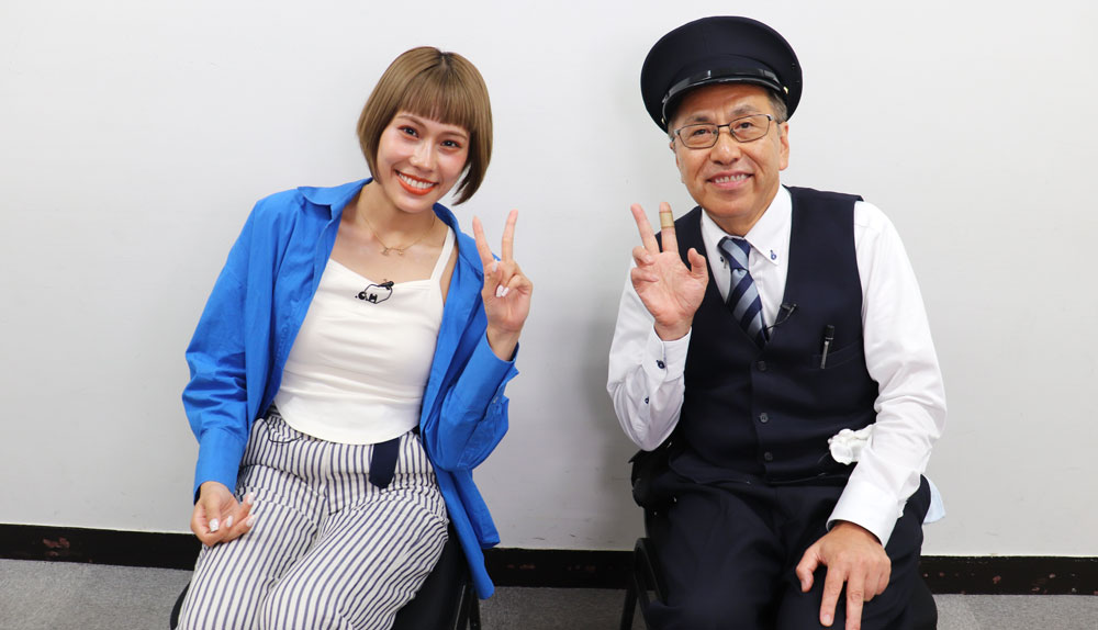 催眠術師の齋藤先生とモデルのガーナYUIさん-催眠術体験モデル図鑑